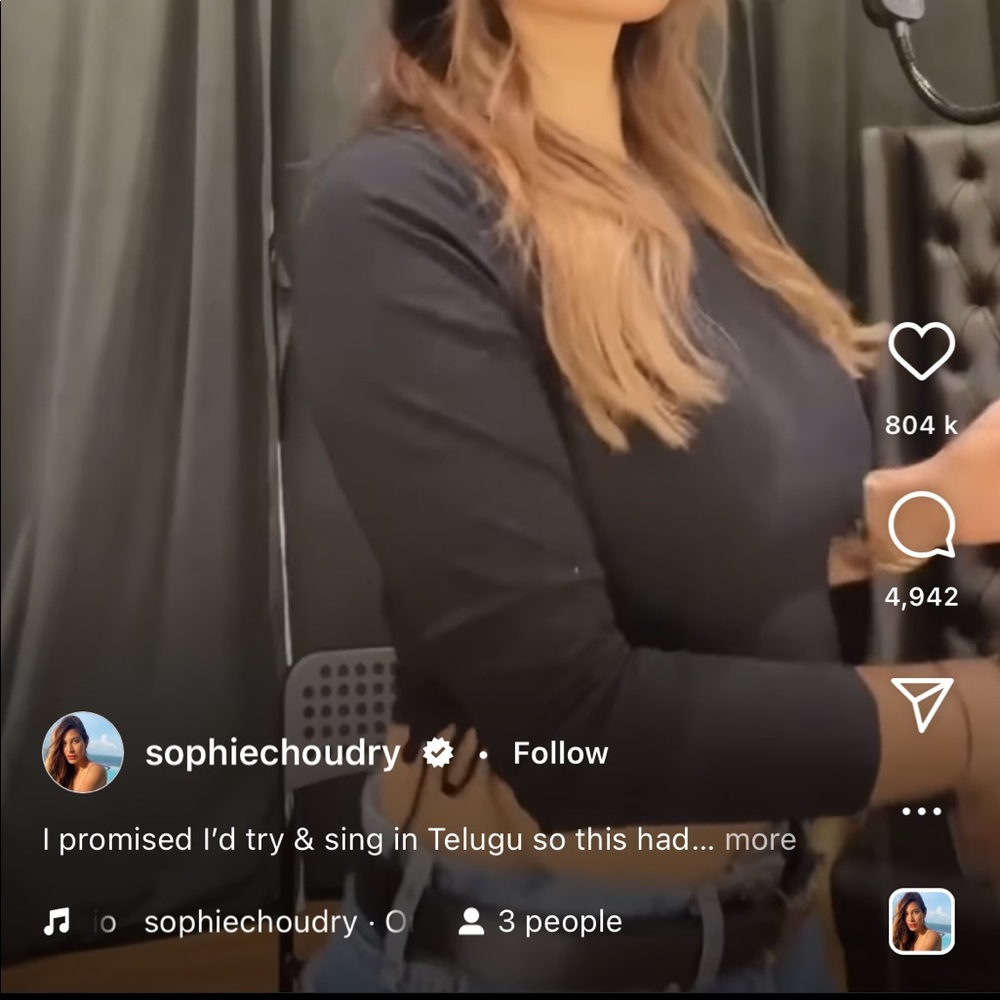 Spotted on Sophie: ZARA RIBBED TOP WITH GATHER DETAIL - Picture 3 of 13